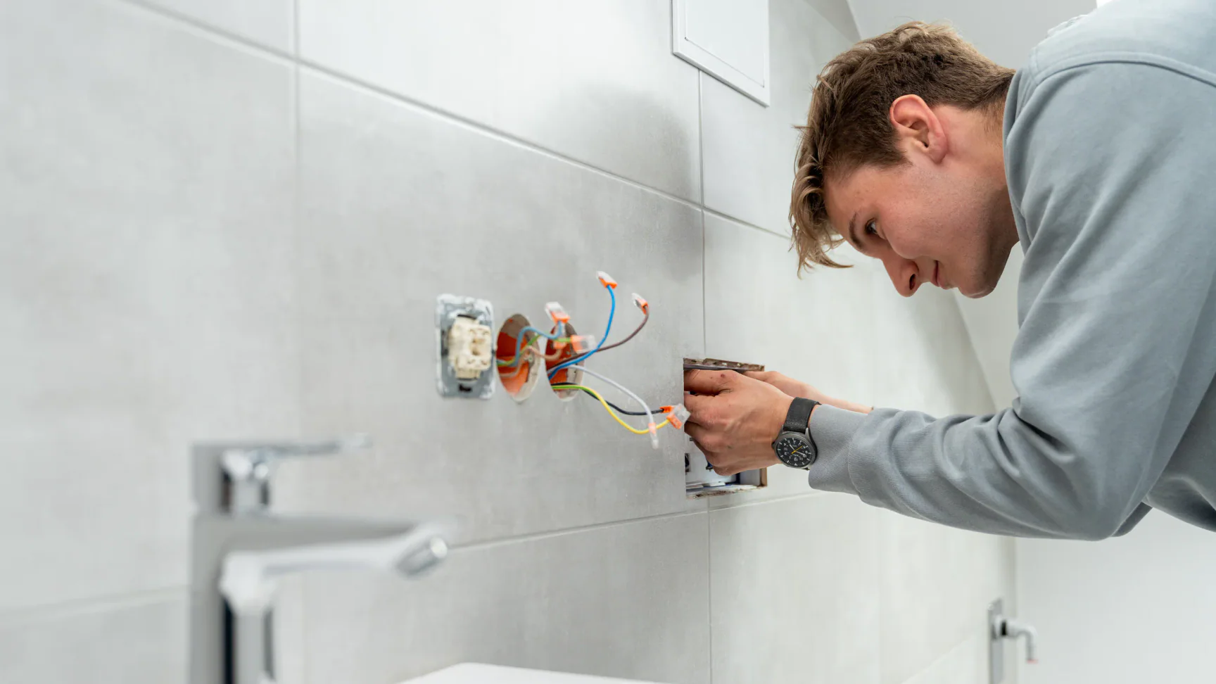 Rikker SHK Arbeit an moderner Haustechnik